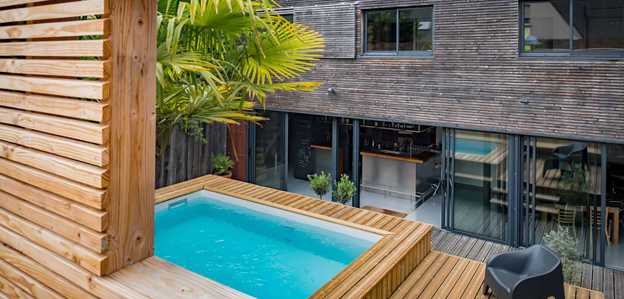 Construction d'une maison BBC avec piscine bois